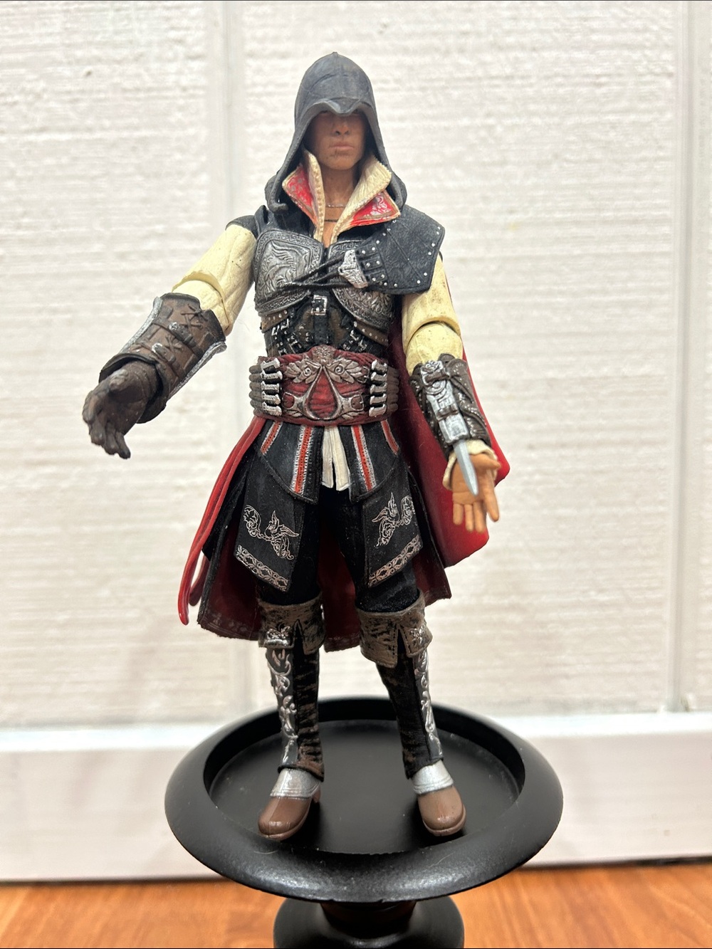 NECA Assassin's Creed II Ezio Master Assassin 7" Action Figure Black Outfit